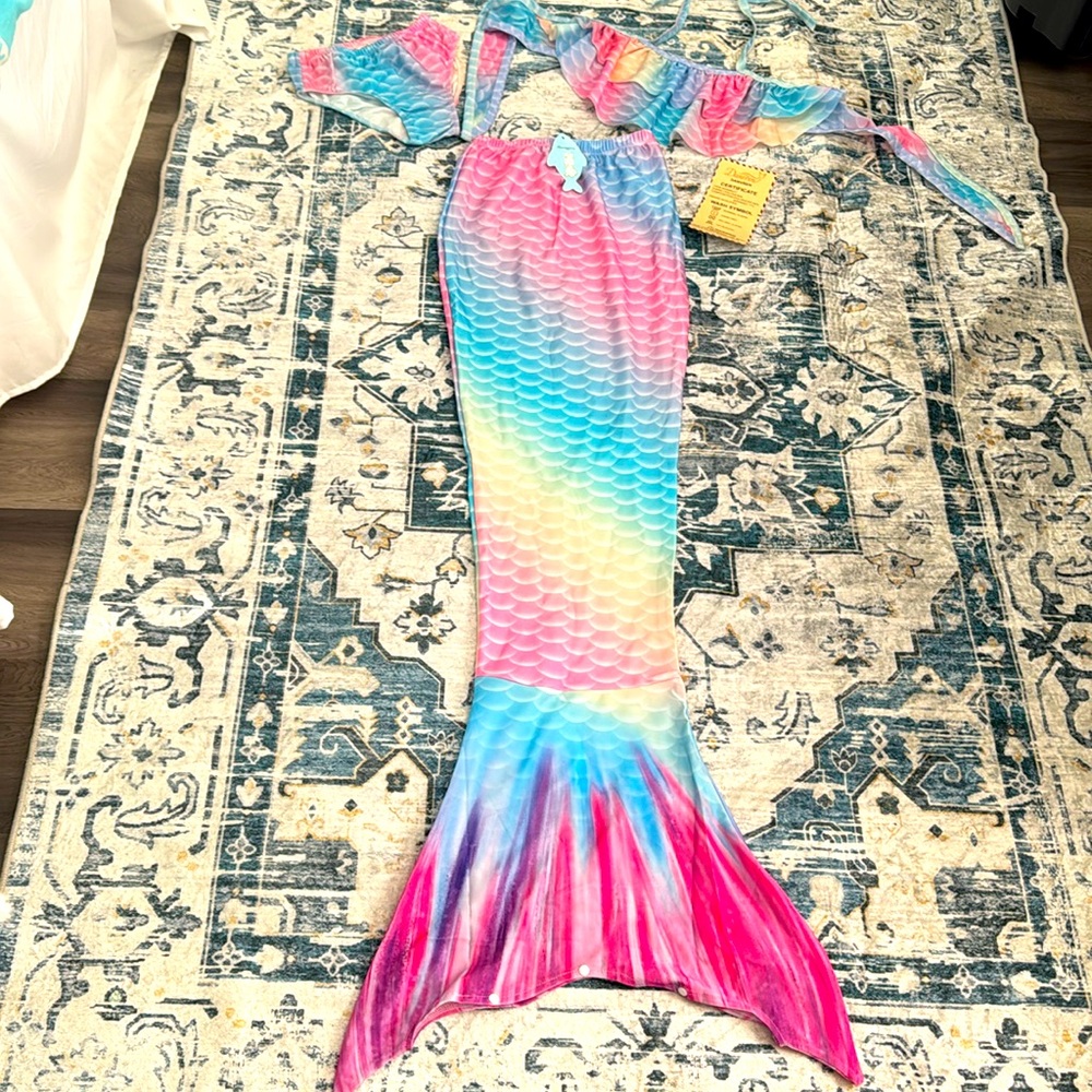 Girls mermaid swim suit with tail